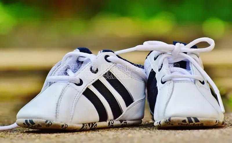 意昂2注册携程2024年必备：时尚百搭的春秋女高跟
短靴，引领潮流新高度