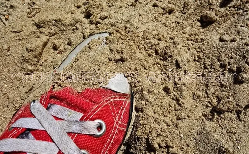 意昂2官网百度众测**亮眼夺目的纯黄色运动鞋：点亮你的运动之旅**