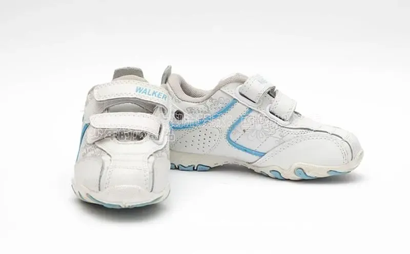 意昂2百度翻译App2024 年男士潮流鞋款：面向 18 岁青
少年的必备品